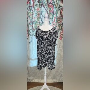 Nwot CJ Banks Black and White Leaf Pattern Blouse